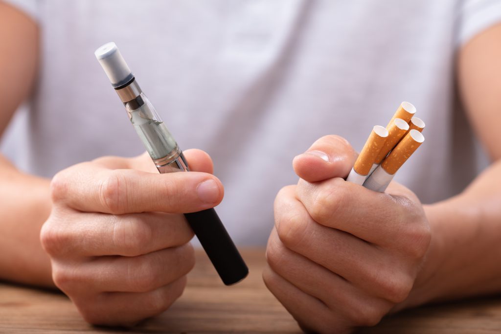 Wenn sich die Zukunft in Rauch auflöst: Die E-Zigaretten-Epidemie in den  Vereinigten Staaten von Amerika bedroht die Zukunft von Jugendlichen -  Humanium
